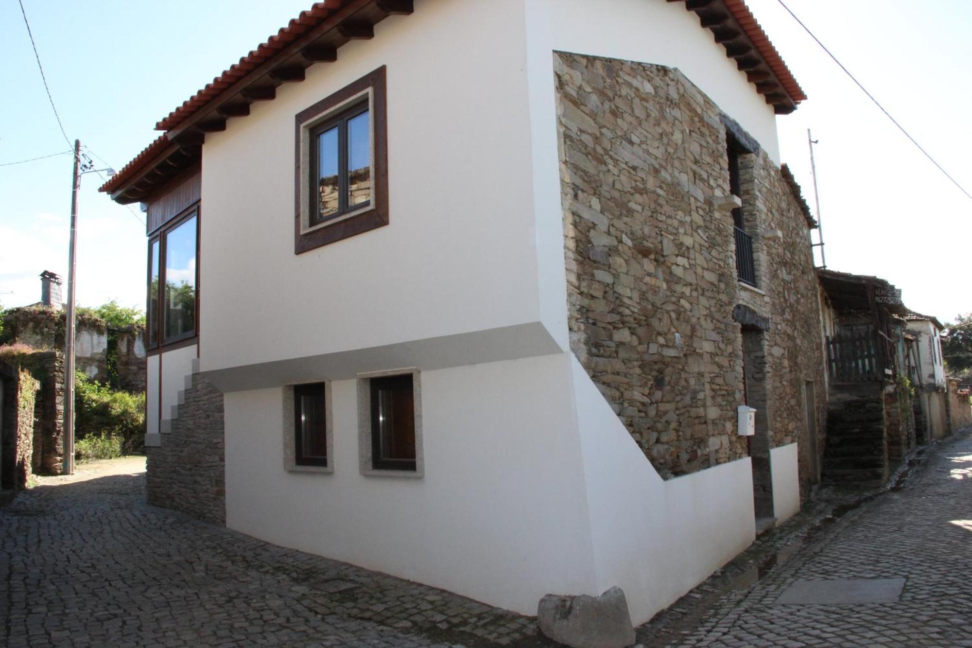 Casa Do Ferrador Villa Mirandela Bagian luar foto